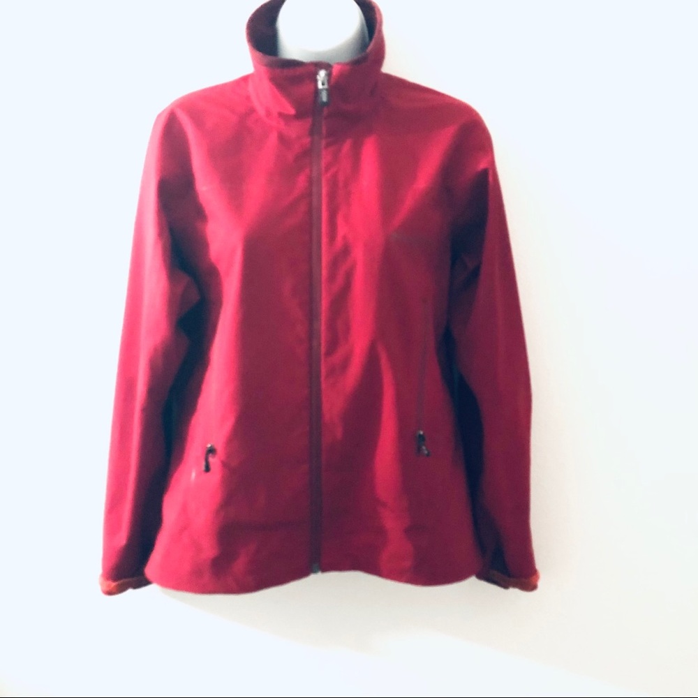 PATAGONIA WOMEN’S WATERPROOF JACKET.SIZE SMALL